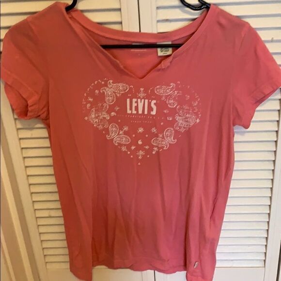 Levi’s Tee  - Picture 1 of 3